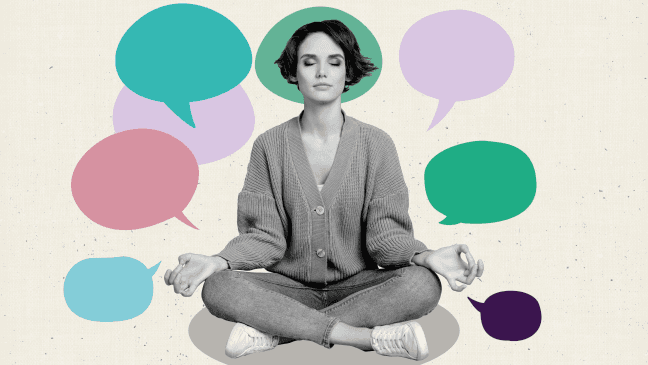 Eine Person in tiefer Meditation, die Achtsamkeit durch Atemübungen in einer friedlichen, natürlichen Umgebung praktiziert.